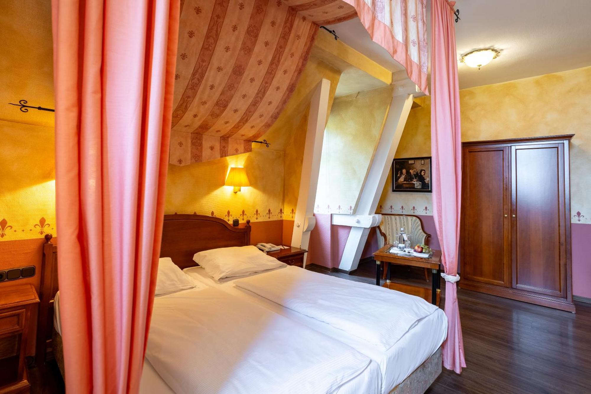 Burghotel Staufenberg Staufenberg  Zewnętrze zdjęcie